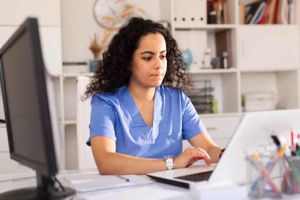 Office Assistant or Medical Office Assistant, What’s the Difference?